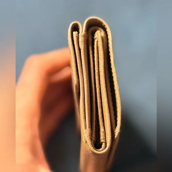 Furla AUTHENTIC Compact Trifold Wallet. Gorgeous and clean. - Picture 3 of 9